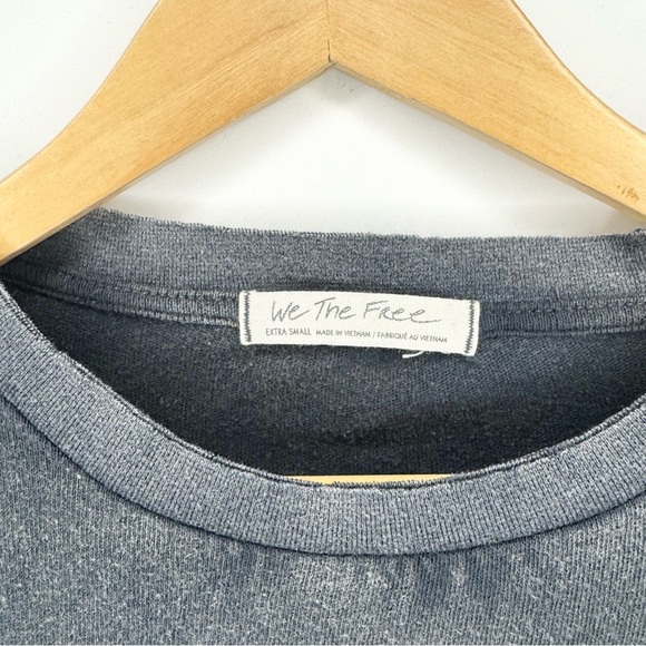 Free People We The Free Rubi Ripped Pocket
 T-Shirt in Washed Black Size XS - Picture 5 of 9